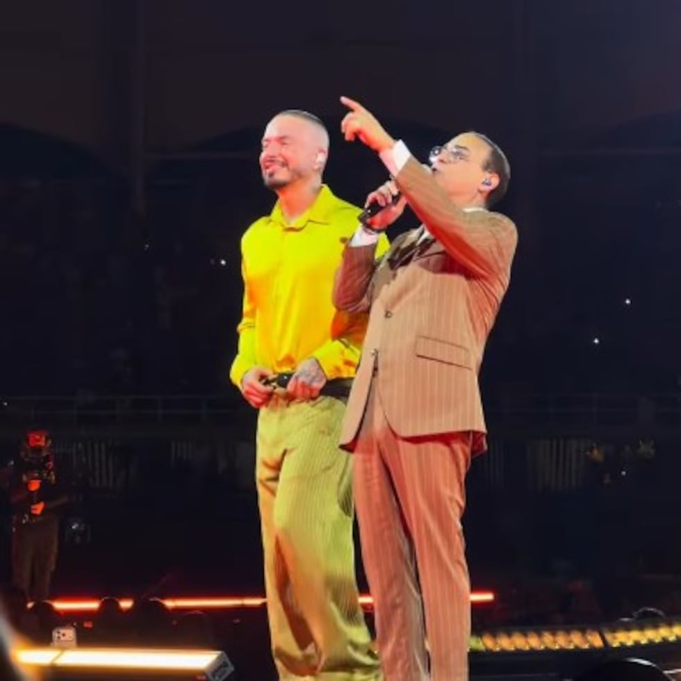 J Balvin durante su concierto presentó a su invitado especial Gilberto Santa Rosa.