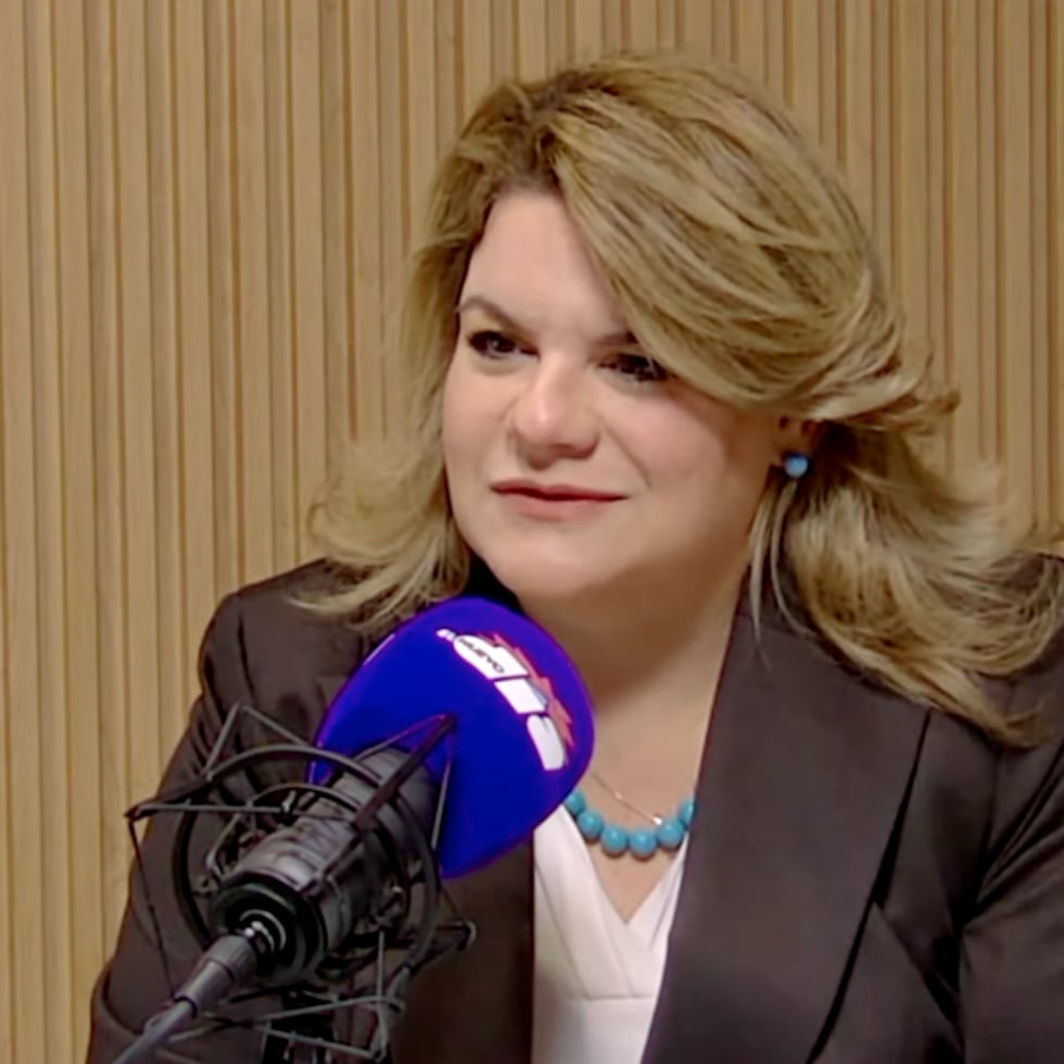 La gobernadora Jenniffer González contesta preguntas durante la primera edición del programa "Lo de Hoy" de El Nuevo Día.
