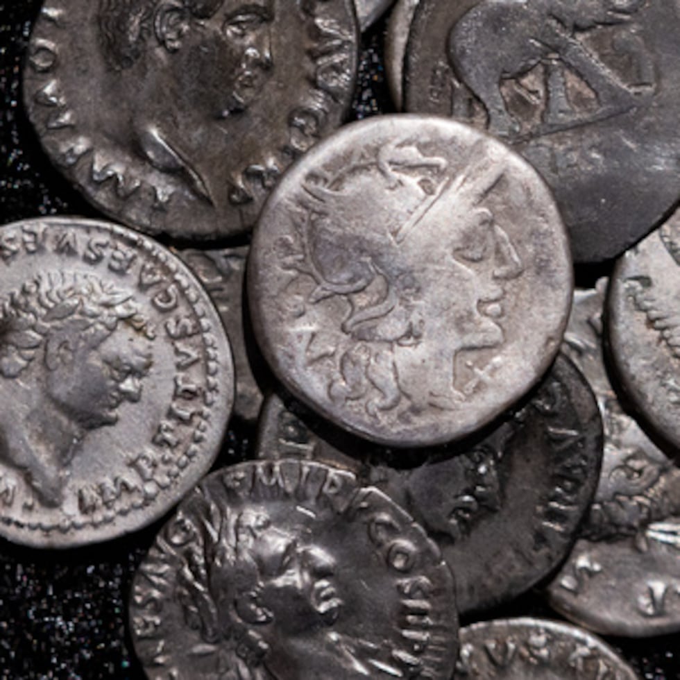 Según la Oficina de Conservación de Monumentos Arqueológicos de Renania (LVR), la colección de monedas fue probablemente enterrada a propósito en la segunda mitad del siglo II d. C.
