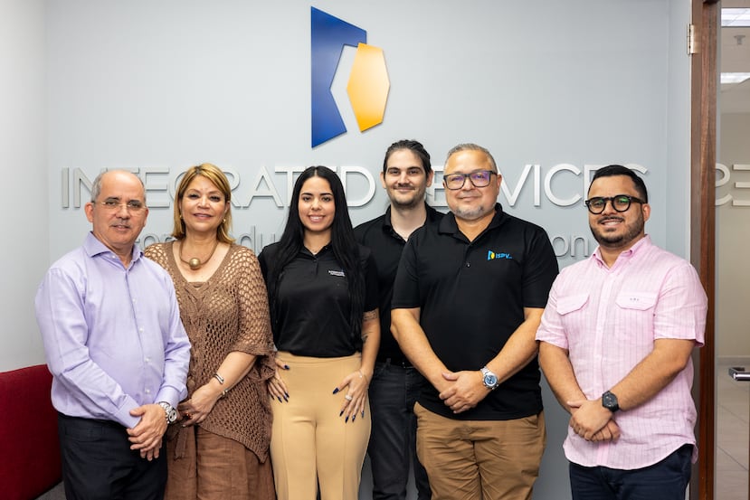 Luis M. Báez Rodriguez, Aurialis Lozada Centeno, Yesenia Figueroa Perez, Shamir Quiñones Dueño, Miguel Ruiz Belvis y Gabriel Báez Lozada.