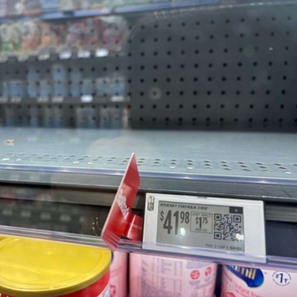 En Oregón, nueve de las más de 150 tiendas controladas todavía tenían la fórmula en los estantes esta semana. En Minnesota, los investigadores llevaron a cabo 119 controles entre el 13 y el 17 de noviembre y retiraron los productos retirados de la venta en cuatro lugares. Un funcionario de salud de Arizona también dijo que encontraron el producto disponible.