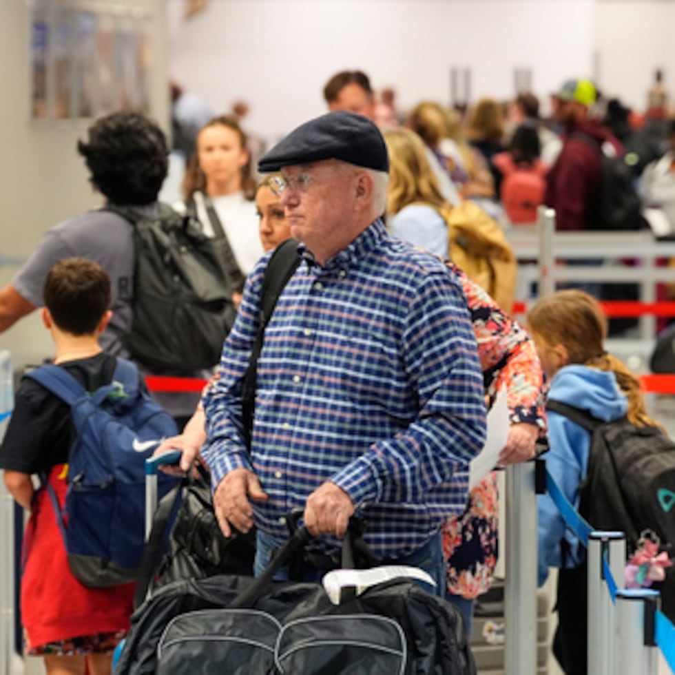 El martes será el día de mayor actividad de la FAA, con más de 52,000 vuelos programados.