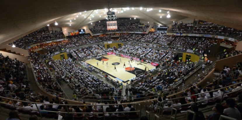 El quinto partido de la Serie Semifinal entre los Cangrejeros de Santurce y los Leones está totalmente vendido desde el domingo. (Archivo)