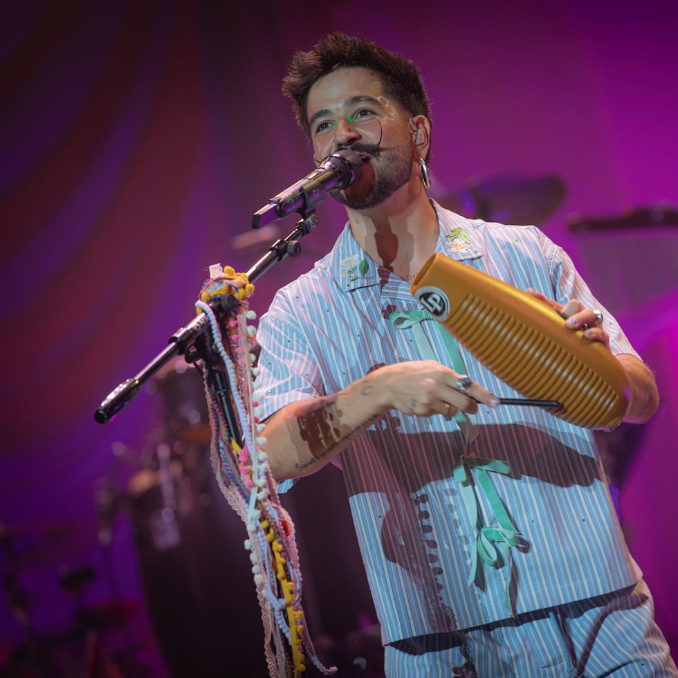 El cantante Camilo durante su concierto en el Coliseo de Puerto Rico.
