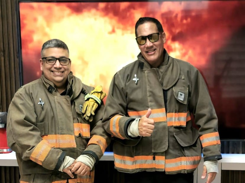 Los bomberos Carlos López y Daniel García,destacados en Fajardo, atendieron la situación.