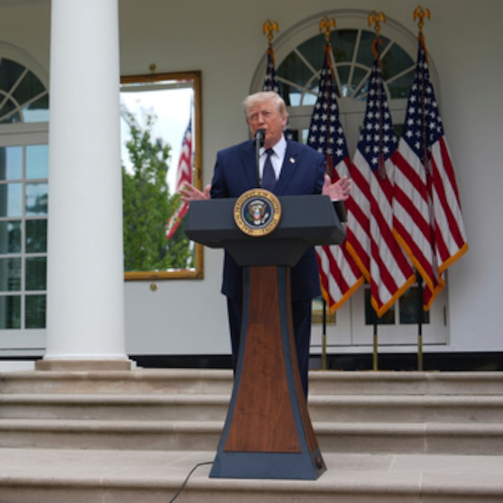 Trump recordó el lunes que había dicho a un grupo de generales reunidos que un helipuerto en la Casa Blanca resolvería esos problemas.