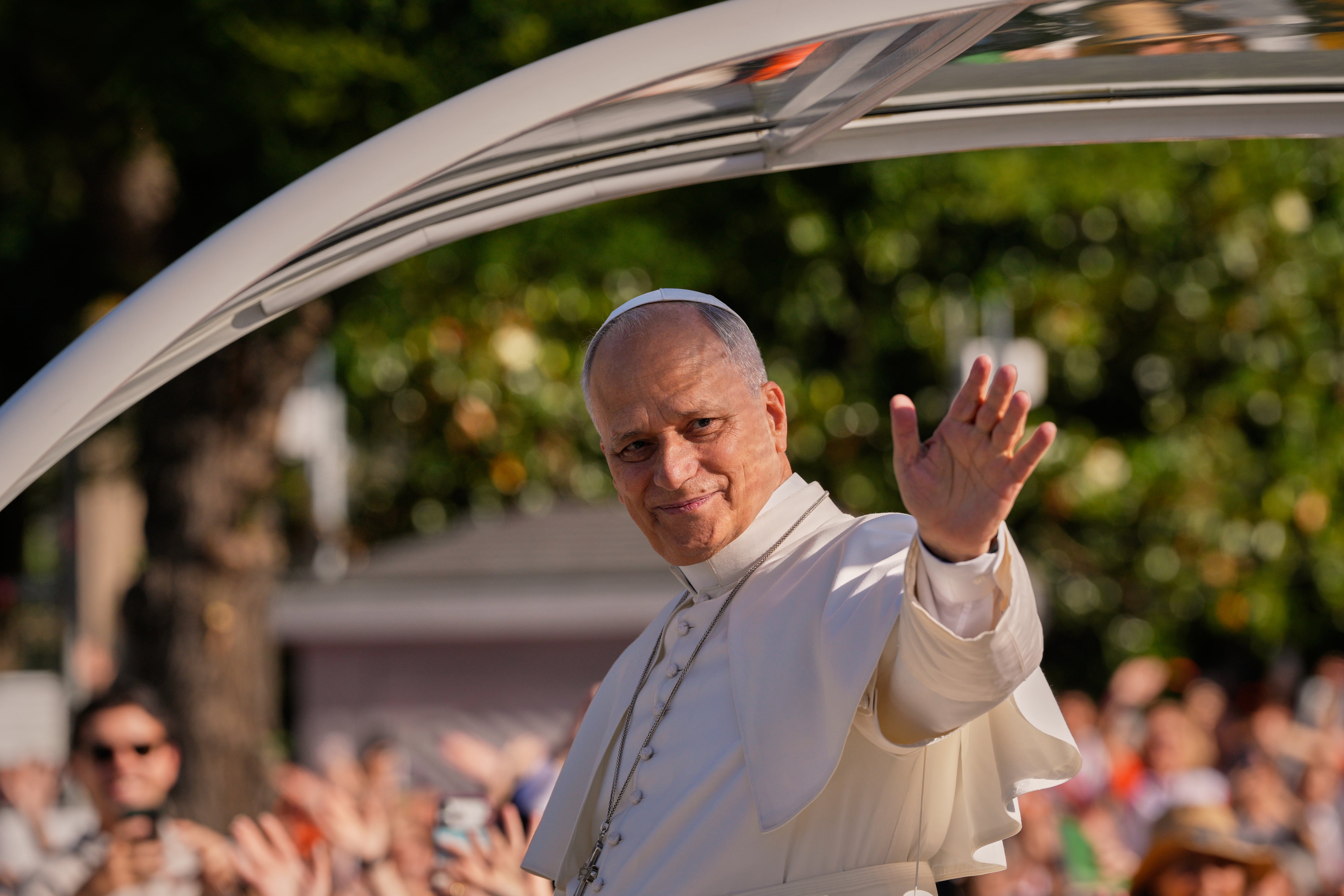 El papa León XIV cumple 71 años con jornada laboral y revocación de recortes salariales