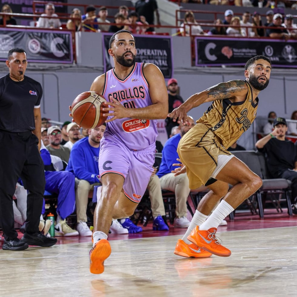 Christian "Cuco" López, a la izquierda, aportó 21 puntos en el triunfo.