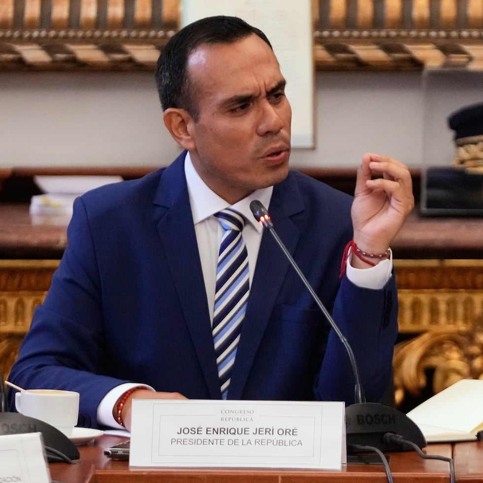 El presidente interino de Perú, José Jeri, habla con legisladores en el Congreso en Lima, Perú, el miércoles 21 de enero de 2026.