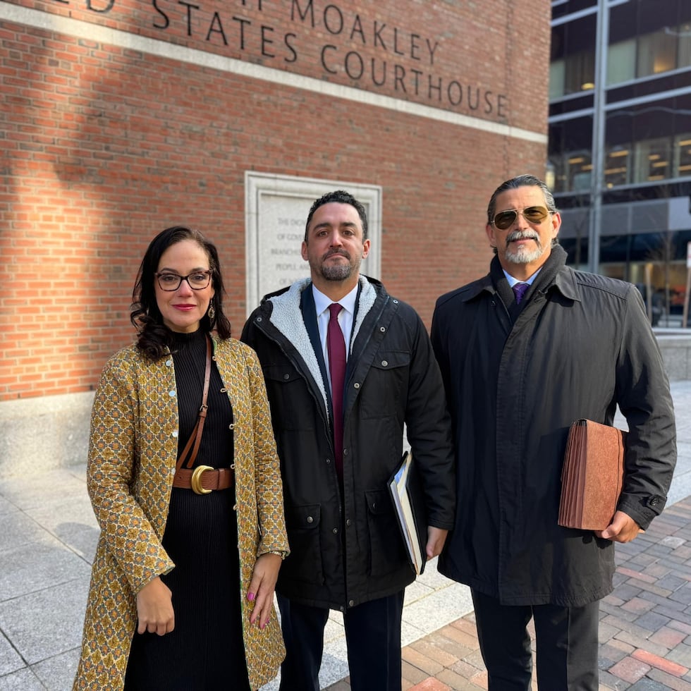 Los representantes de la ACLU Annette Martínez Orabona (directora), Steven Lausell Recurt (abogado) y Fermín Arraiza (director de Asuntos Legales), tras la audiencia oral de abril en el Primer Circuito de Apelaciones federales.