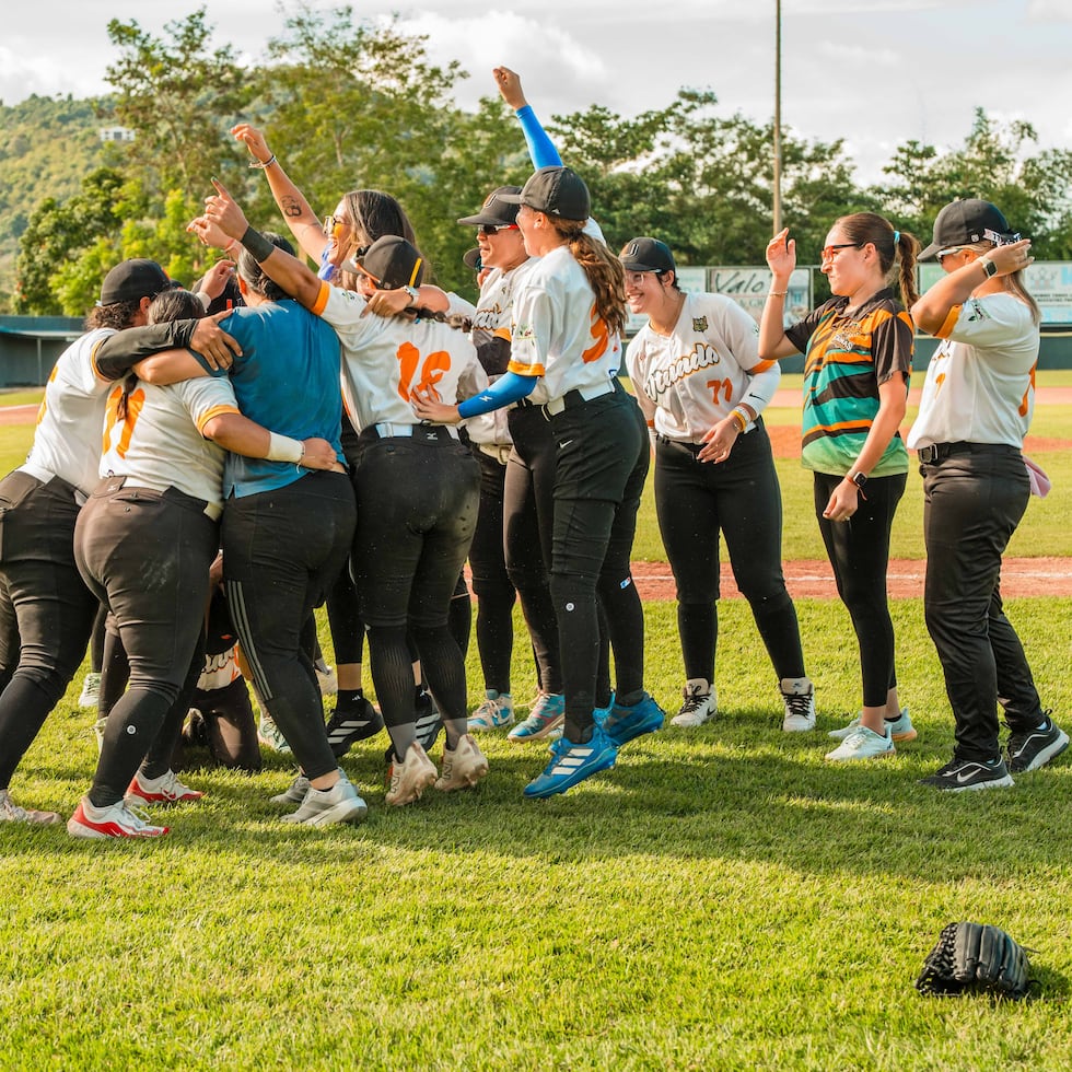 Las campeonas defensoras Montañesas de Utuado (en la foto) se medirán a las Artesanas de Las Piedras el sábado.