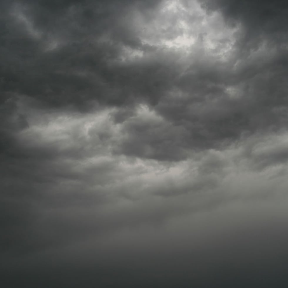 El campo de humedad dejado por el paso de una onda tropical por la región provocará el desarrollo de tormentas eléctricas en el oeste durante la tarde del domingo.