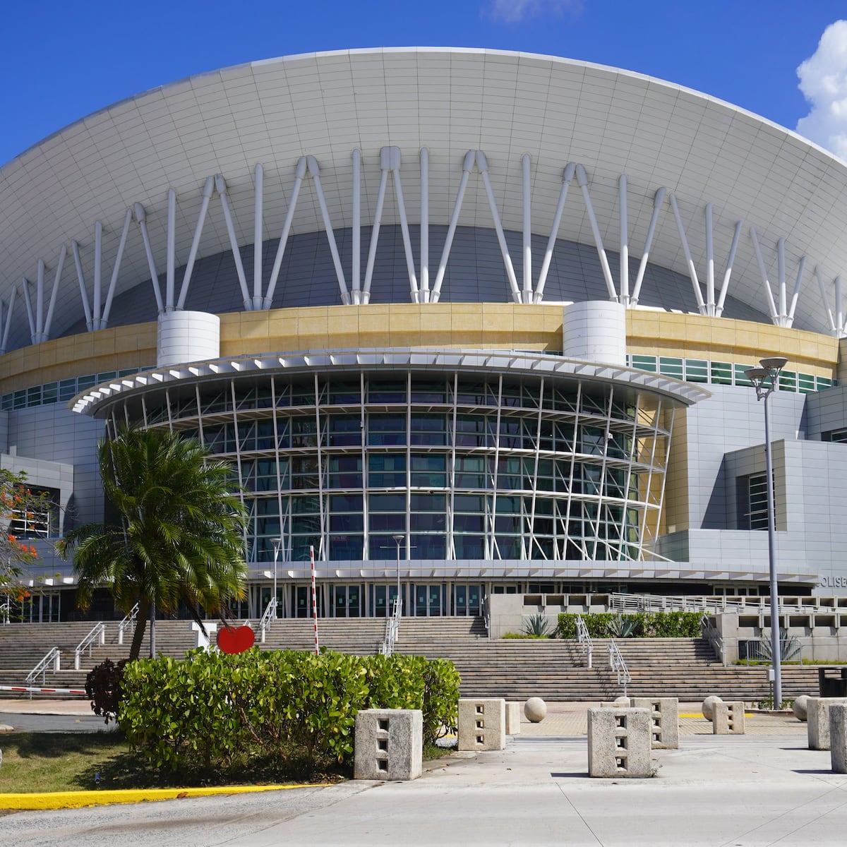 Choliseo: El Templo de la Música y el Espectáculo en Puerto Rico - Una Historia Apasionante