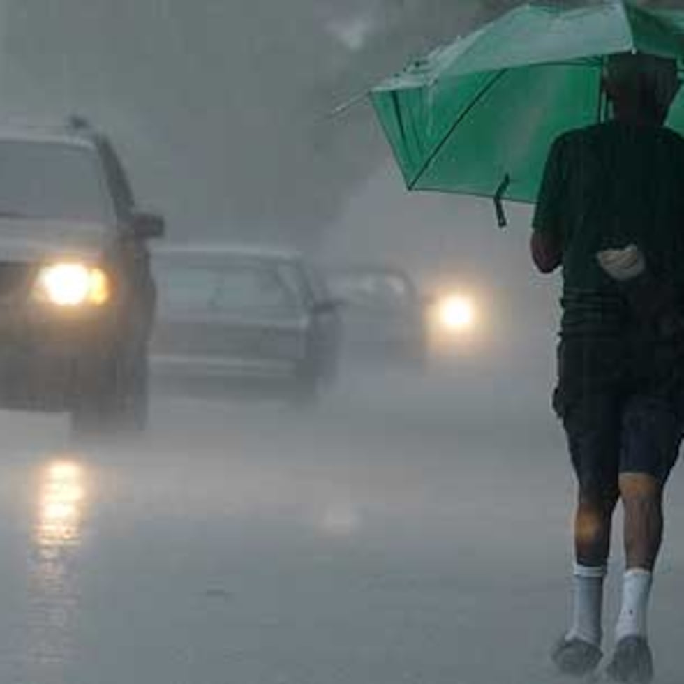 El radar detectó fuertes lluvias por tronadas en el área, lo que podía causar inundaciones urbanas con pobre drenaje y algunos cuerpos de aguas.