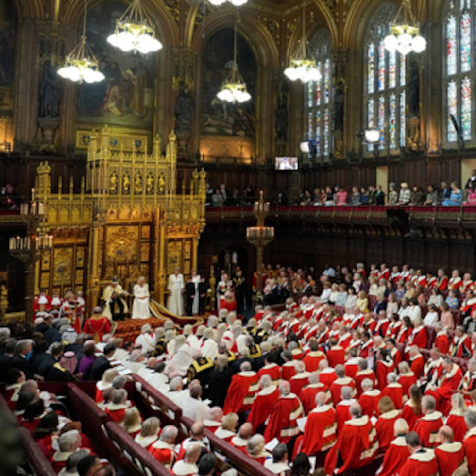 Los lores opusieron resistencia, forzando un compromiso que permitirá que un número no revelado de miembros hereditarios permanezcan al ser “reciclados” en pares vitalicios.