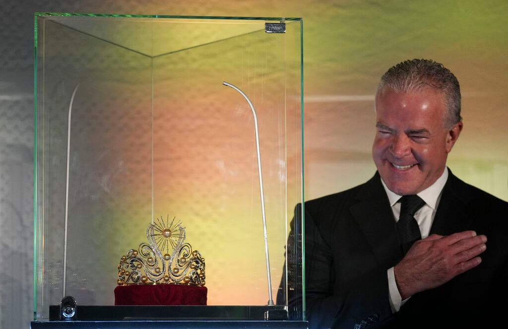 Imagen de la cobertura de: Reavivan interés por el historial legal de Raúl Rocha Cantú, copropietario de Miss Universe