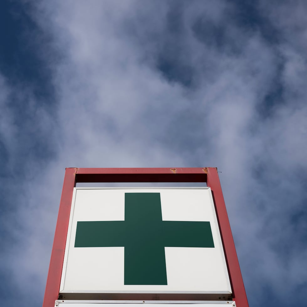 The Senate Health Committee is investigating the operations of medical cannabis laboratories, dispensaries, and other entities connected to that sector on the island in light of Senate Resolution 319.