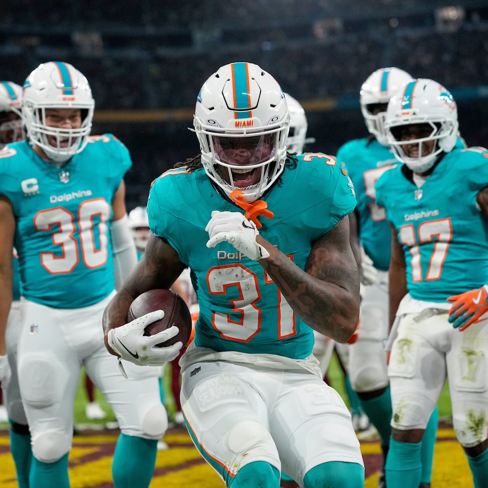 Ollie Gordon II (31), al centro, celebra un touchdown en el terreno del Santiago Bernabéu.