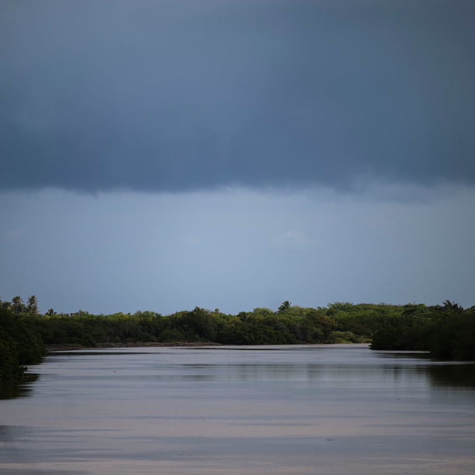 Durante la mañana, ya se observaban aguaceros sobre sectores del este, así como en Vieques y Culebra, y se espera que la actividad se extienda gradualmente hacia otras zonas de la isla.