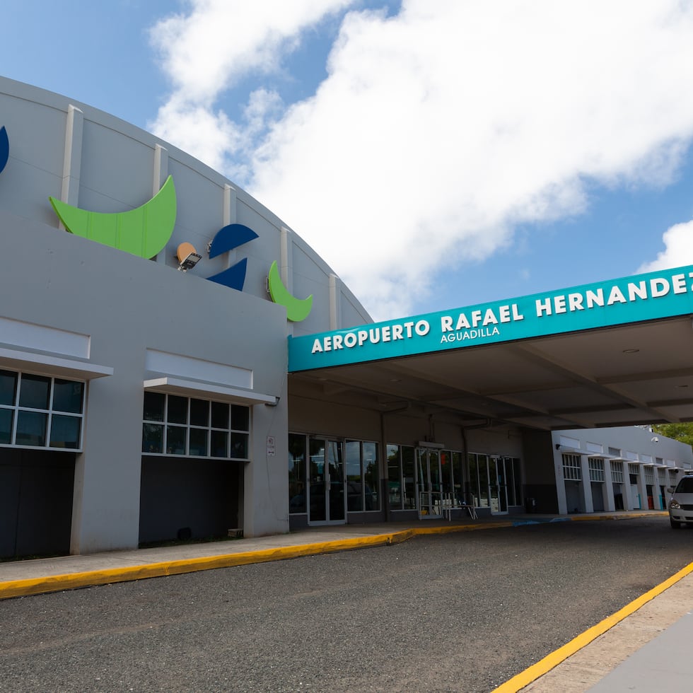 El proyecto en el aeropuerto aguadillano incluye la remodelación del terminal con cuatro muelles de abordaje, para hacer la entrada de los aviones más cómoda y sencilla.