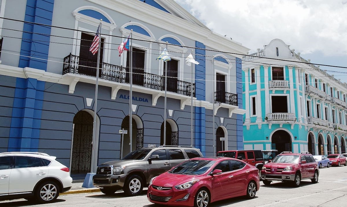 Estaba en el techo: arrestan a hombre que intentó robar en la alcaldía de Arecibo