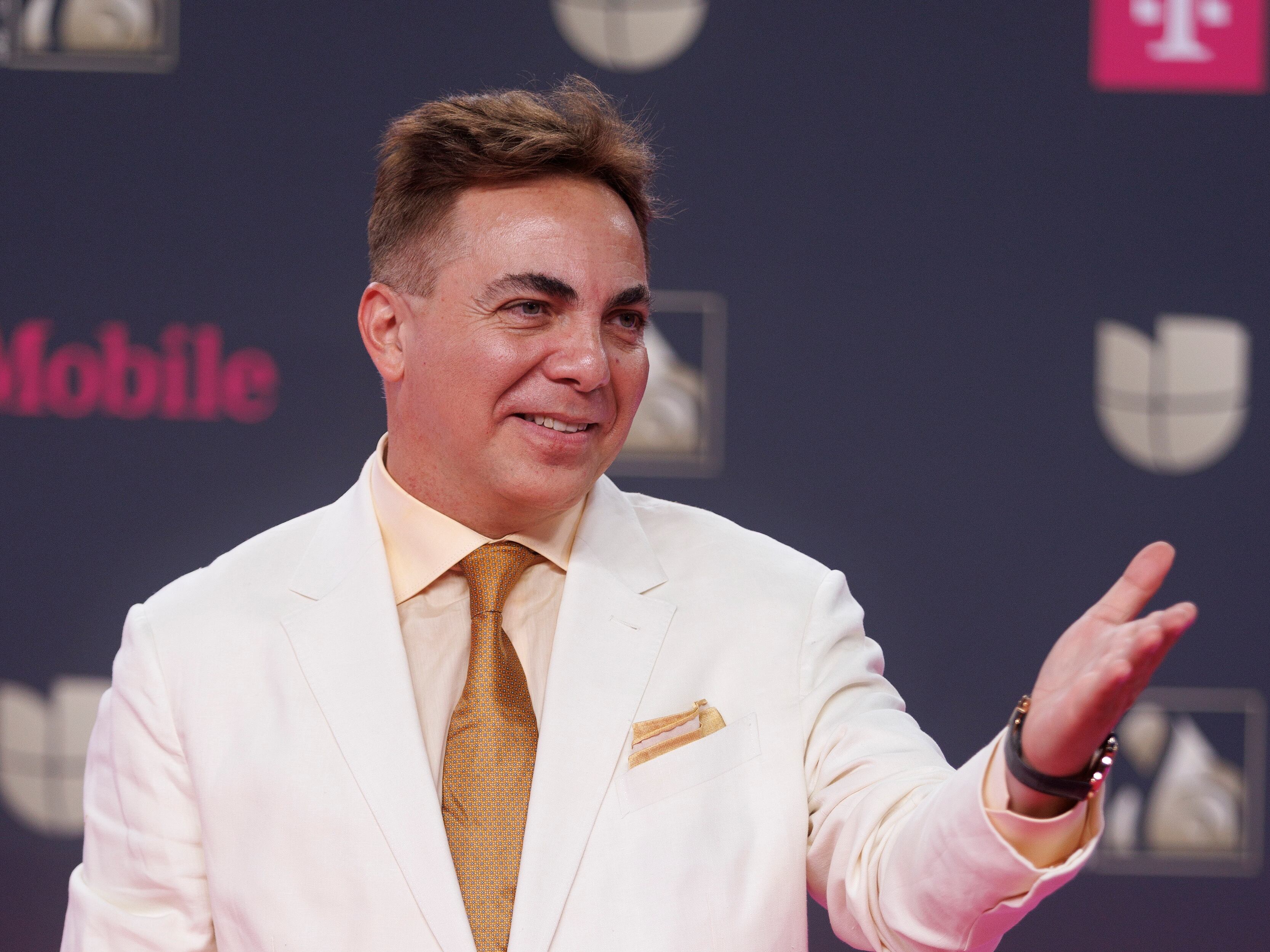 Imagen de la cobertura de: Cristian Castro completa su bachillerato a los 51 años y quiere estudiar diseño industrial