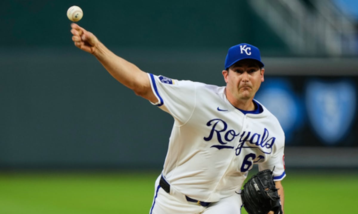 Seth Lugo es golpeado en la cabeza por un batazo de 106 millas