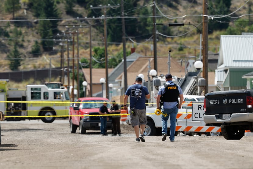 Policía y otro personal de emergencia después de un tiroteo reportado en Anaconda, Montana, el viernes 1 de agosto de 2025.