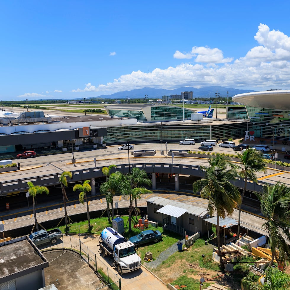 Aerostar Airport Holdings, the private operator of Luis Muñoz Marín Airport, sued Airport Shoppes seeking to make lounges or private clubs at the airport viable.