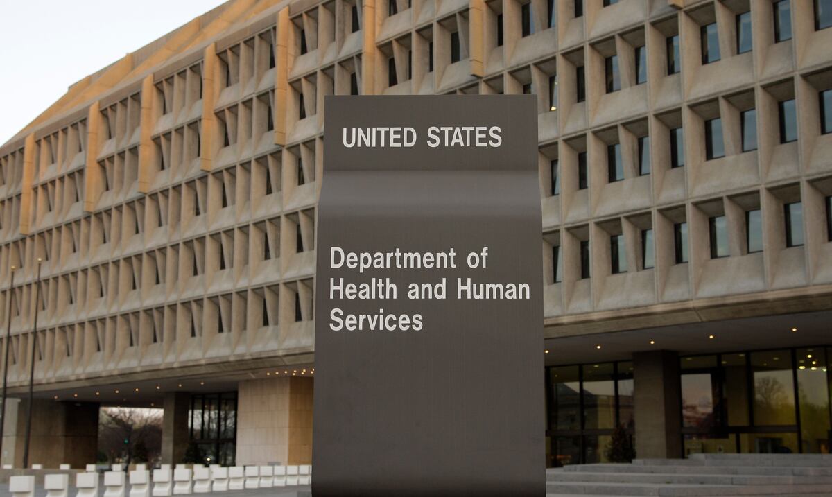 Despidos masivos en agencias de salud de EE. UU.: 10,000 empleados afectados