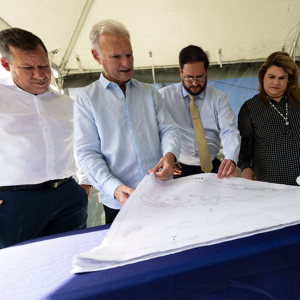 La gobernadora hizo sus expresiones en una conferencia de prensa en la que colocó la primera piedra de los proyectos de mejoras a la seguridad, rehabilitación y reconstrucción del pavimento en la carretera PR-28, entre Bayamón y Guaynabo.