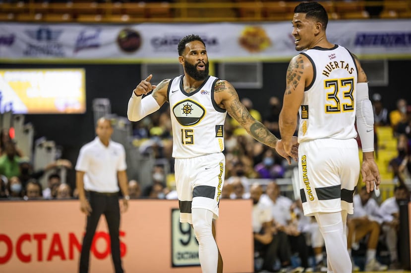 Walter Hodge -a la izquierda- y David Huertas fueron por una década las principales figuras de los Capitanes de Arecibo.