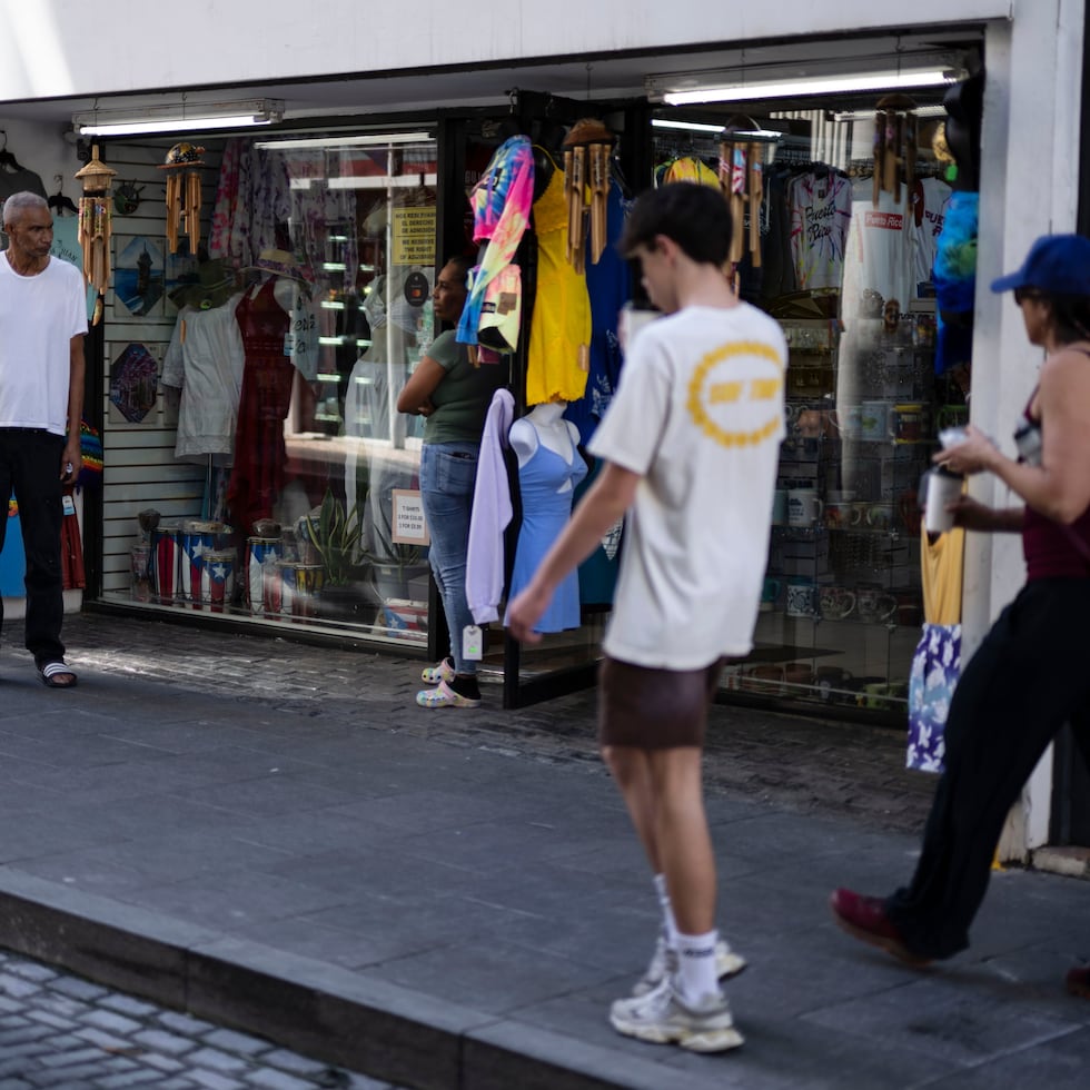 Sales and Use Tax (SUT) collections fell by 19.5% last June, noted economist Juan Lara.