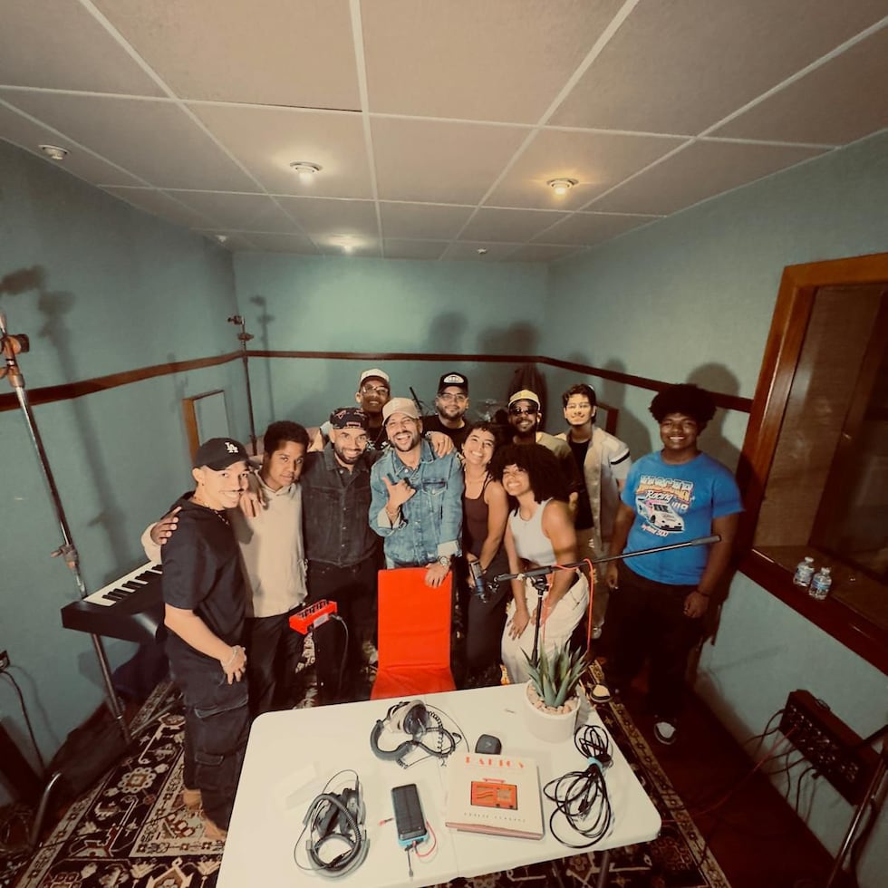 El grupo se especializa en el género de la salsa.