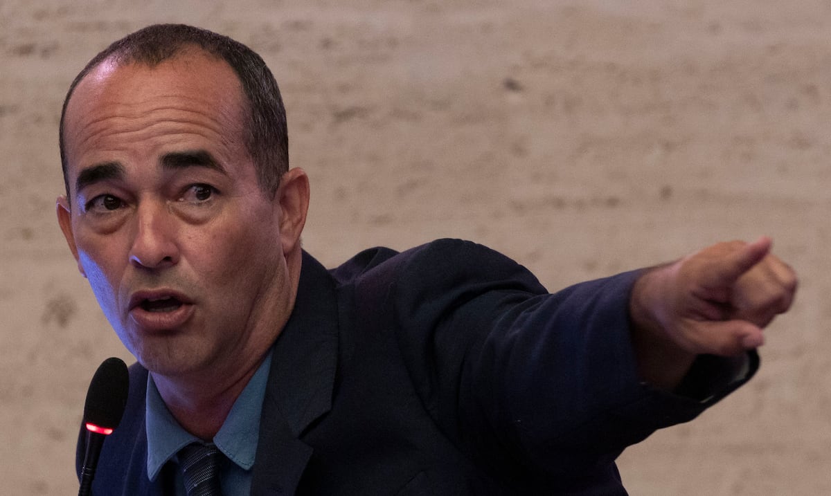 Senado derrota informe que recomendaba multa de $3,000 a senador Eliezer Molina