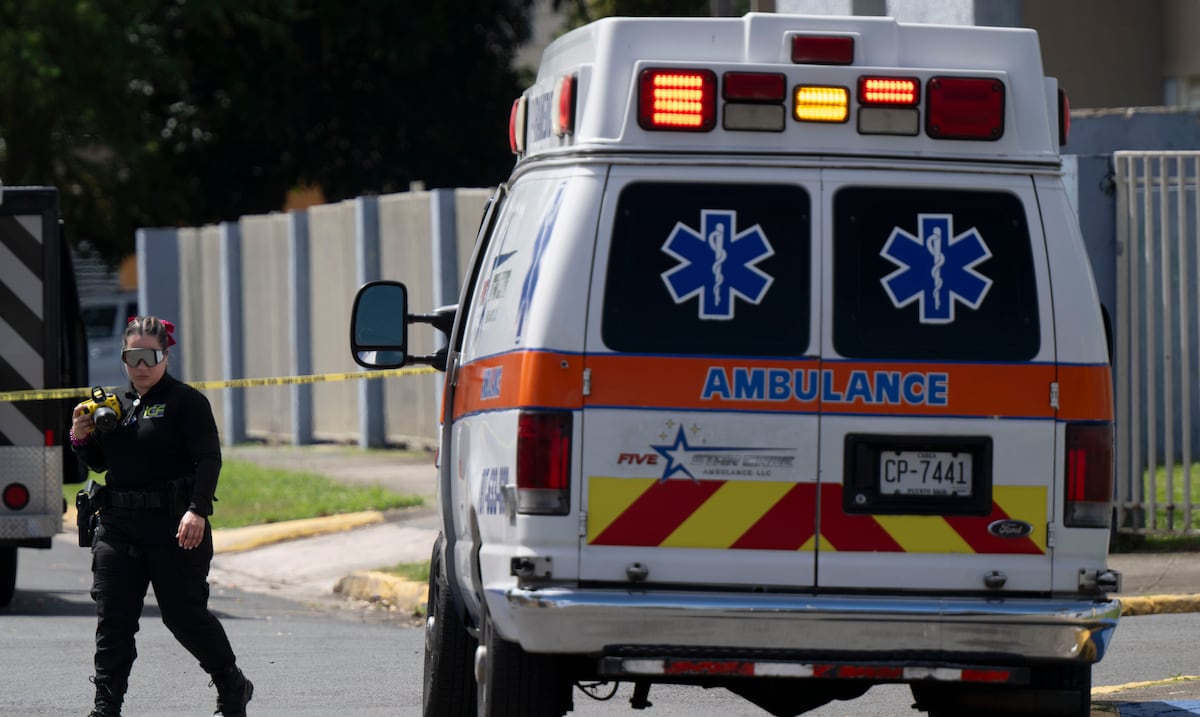 Muere hombre tras caer con su vehículo por un risco en Peñuelas