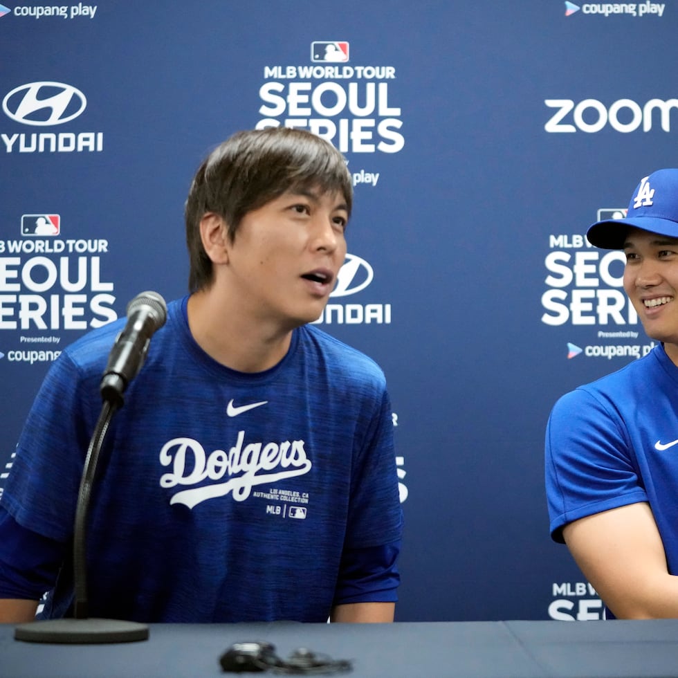 Ippei Mizuhara, entonces intérprete de Shohei Ohtani, fue sentenciado a 57 meses de prisión. Fue declarado culpable de fraude bancario y declaración de impuestos falsos, lo que resultó en su sentencia por robar aproximadamente $17 millones de dólares a Ohtani para pagar sus deudas de juego.