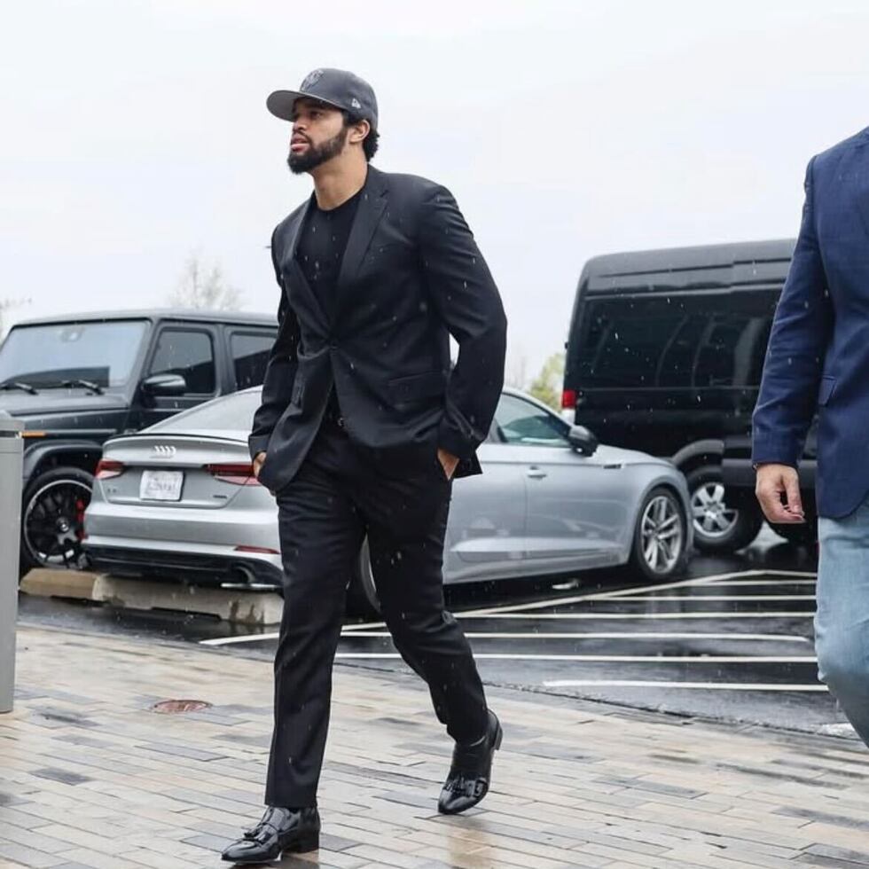 Caleb Williams, quarterback de los Chicago Bears, es el rostro de una generación que entiende la moda como una extensión de la personalidad