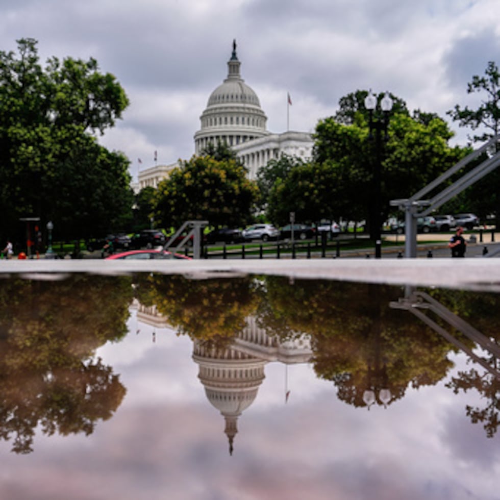 El acuerdo del Senado para reabrir DHS vuelve a ser alternativa.