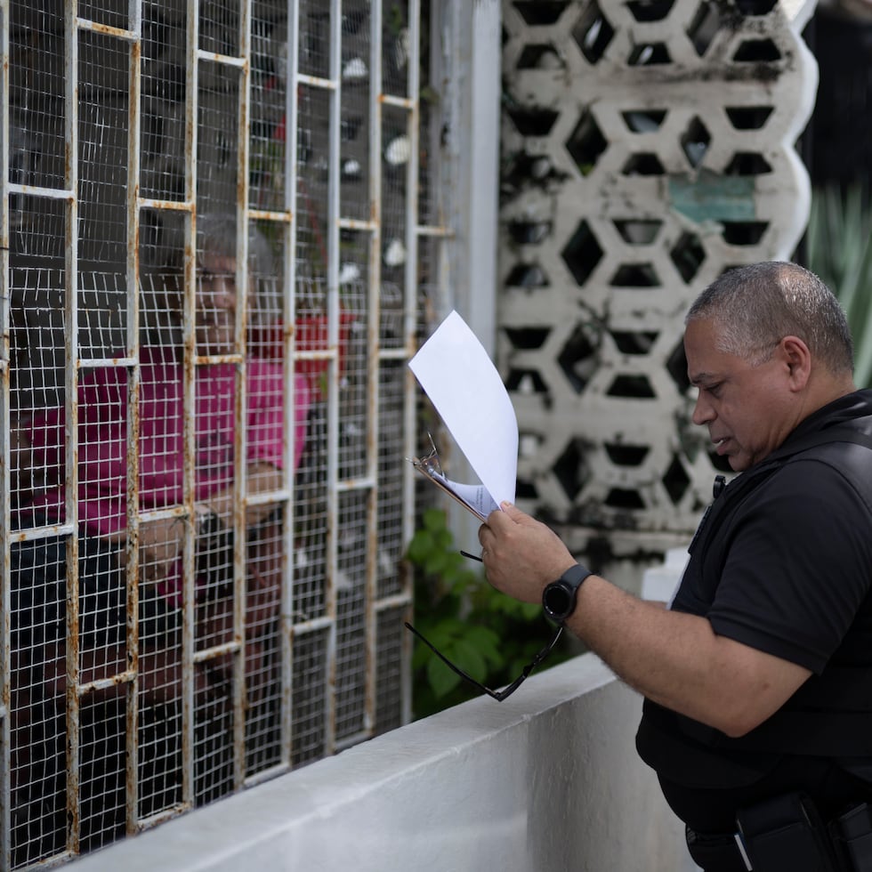 Los alguaciles llegaron a la hora acordada ayer, jueves, pero el desalojo no se concretó debido a la ausencia de representantes de agencias obligadas a asistir como parte de los protocolos judiciales.