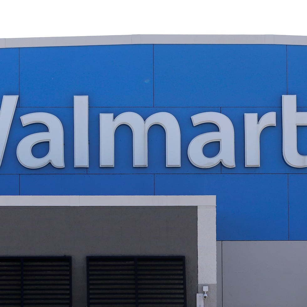 Walmart llegó a Puerto Rico en 1992. Desde entonces, la megacadena ha establecido 56 tiendas, incluyendo los "Supercenters" y su marca de membresía Sam's Club.