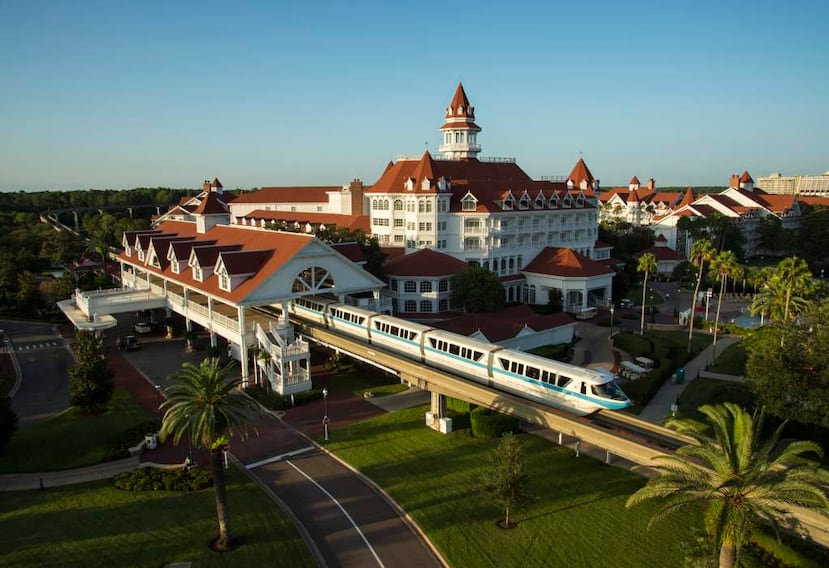Hotel Grand Floridian, junto al monorriel de Walt Disney World.