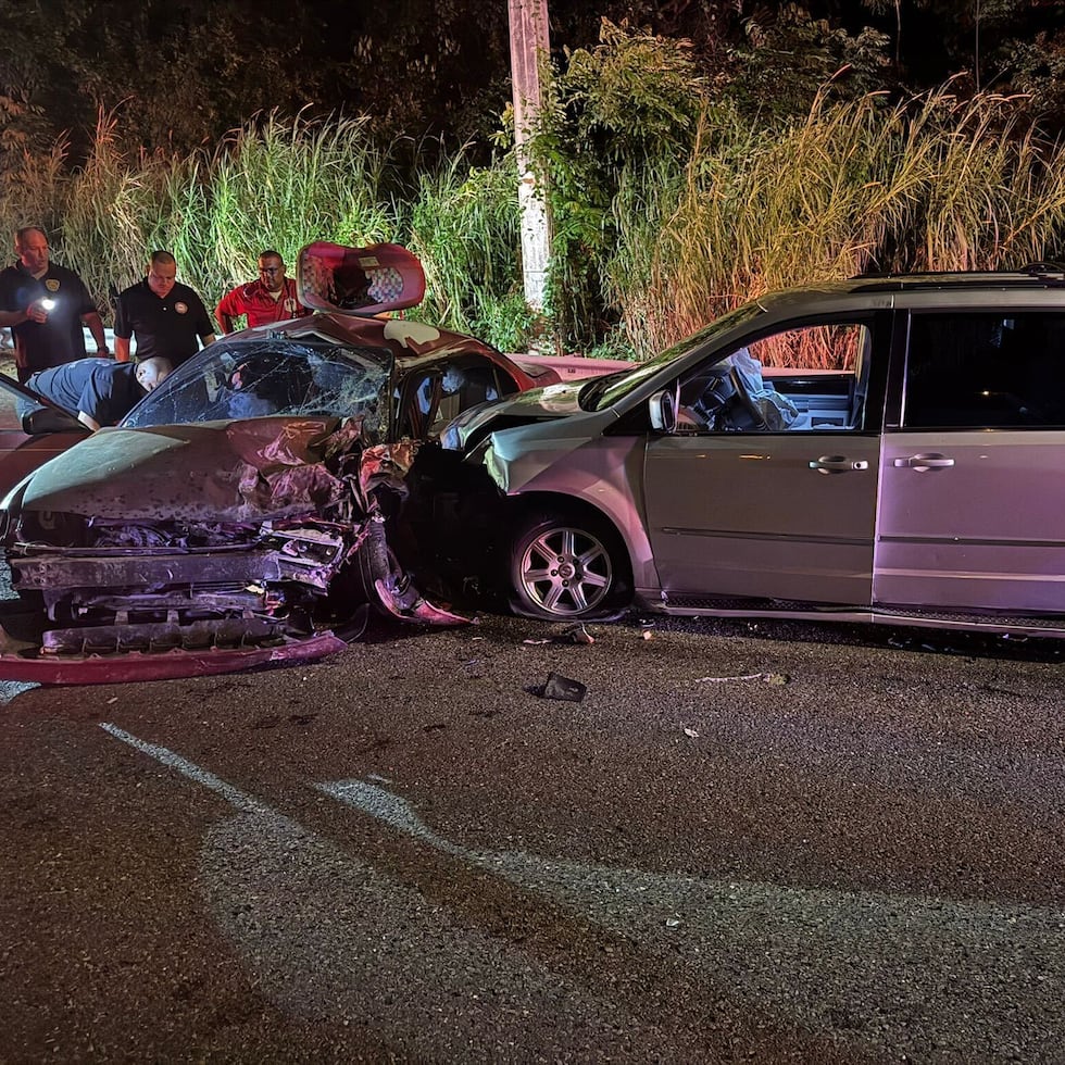 Las hermanas viajaban en un Toyota Corolla (a la izquierda) y debido al impacto principal perdieron el control del vehículo y posteriormente chocaron con un tercer carro involucrado en el accidente y que era conducido por otra persona.