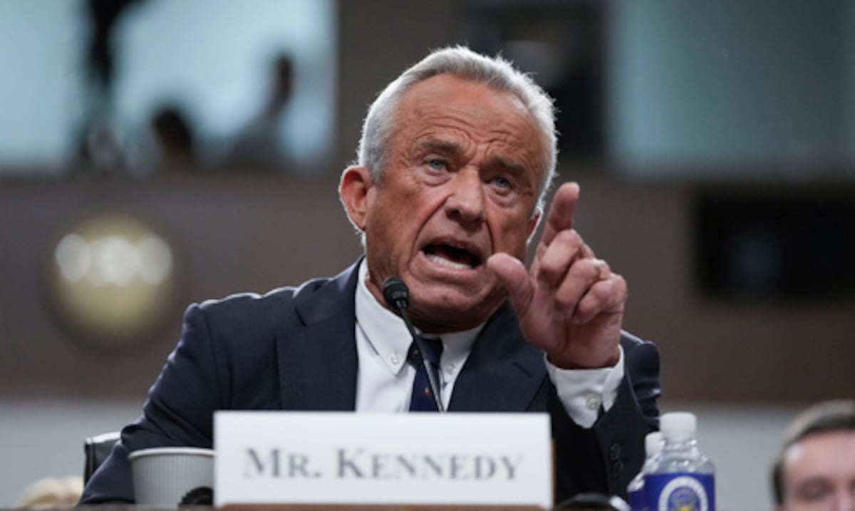 Documentos contradicen testimonio de RFK Jr. sobre su visita a Samoa antes de brote de sarampión