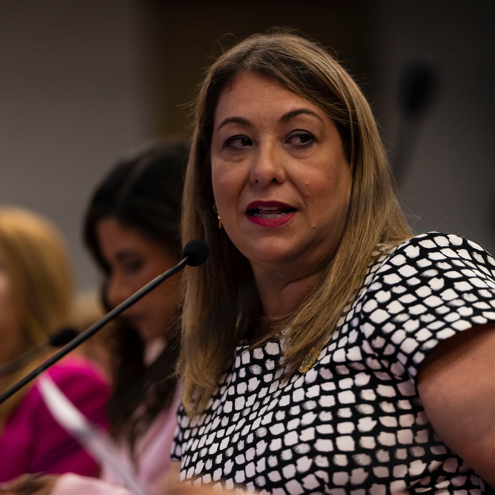 ¿Cuál es el modelaje que se da desde la cúspide del Departamento de la Familia? Cuestiona Luis M. Rivera. En la foto la secretaria de la Familia, Suzanne Roig Fuertes