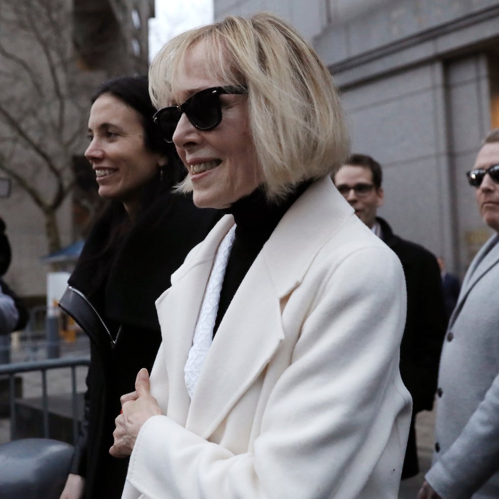 En mayo de 2023, un jurado federal en Nueva York concluyó que Trump abusó sexualmente de Carroll en un probador de la tienda Bergdorf Goodman a mediados de la década de 1990