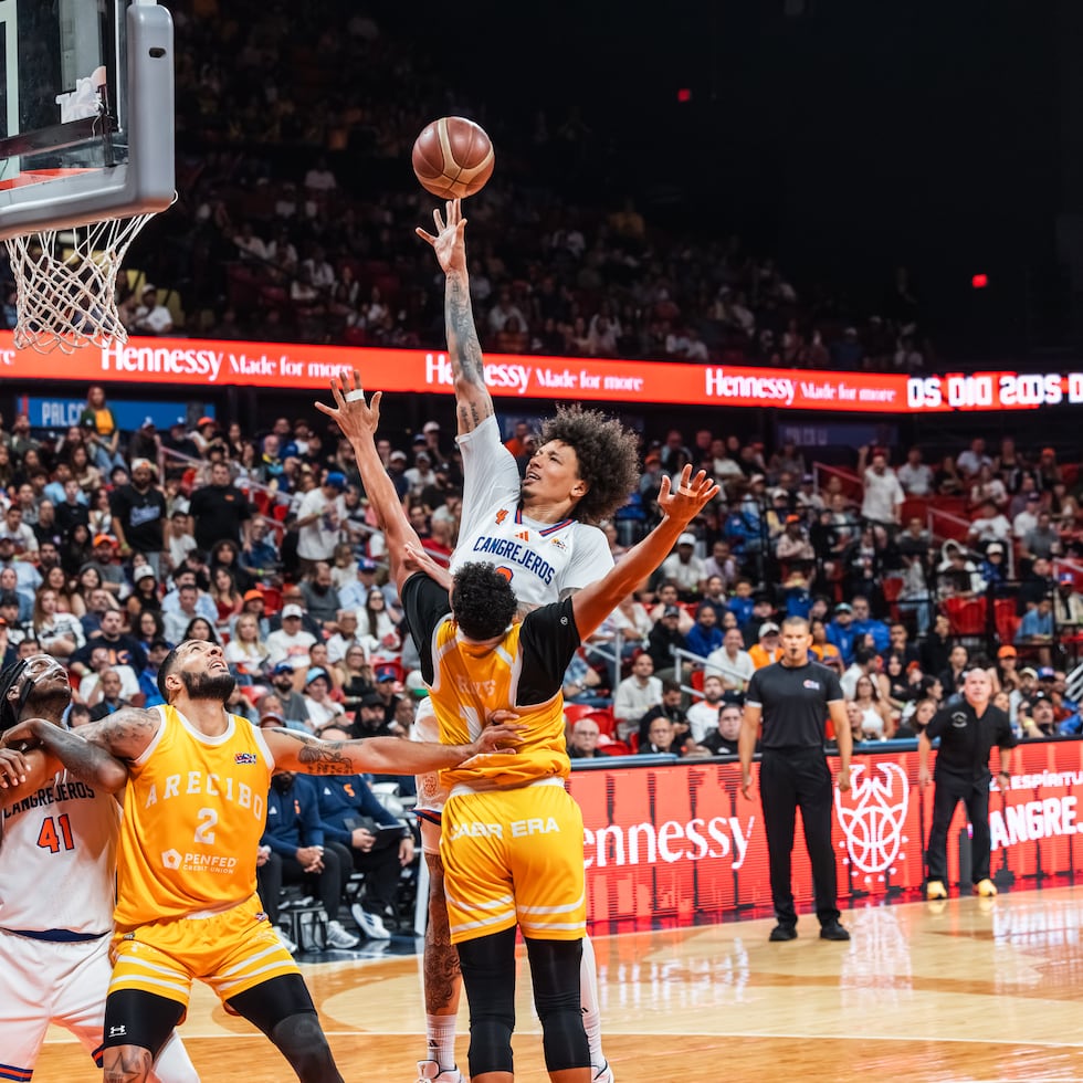 D.J. Wilson, importado de los Cangrejeros, tuvo un doble doble de 16 puntos y 10 rebotes.