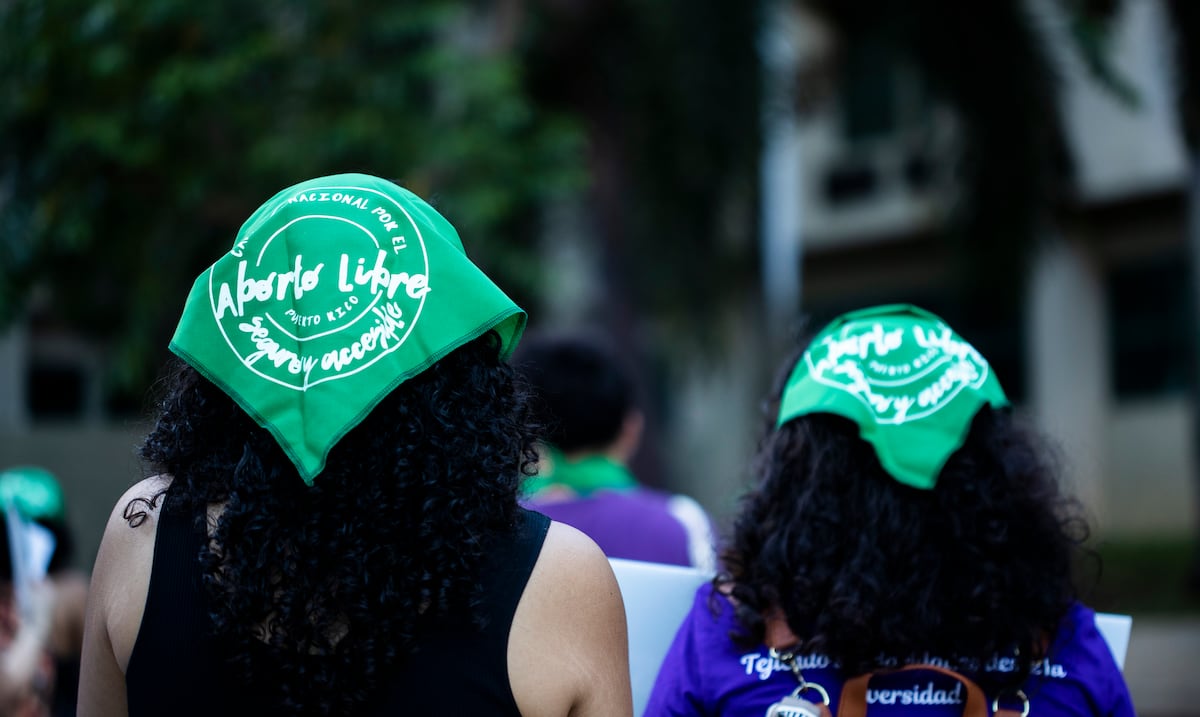 Denuncian que nuevas leyes sobre salud reproductiva agravan crisis de servicios médicos en Puerto Rico