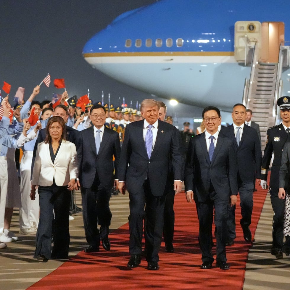 El presidente estadounidense junto al vicepresidente de China, Han Zheng.