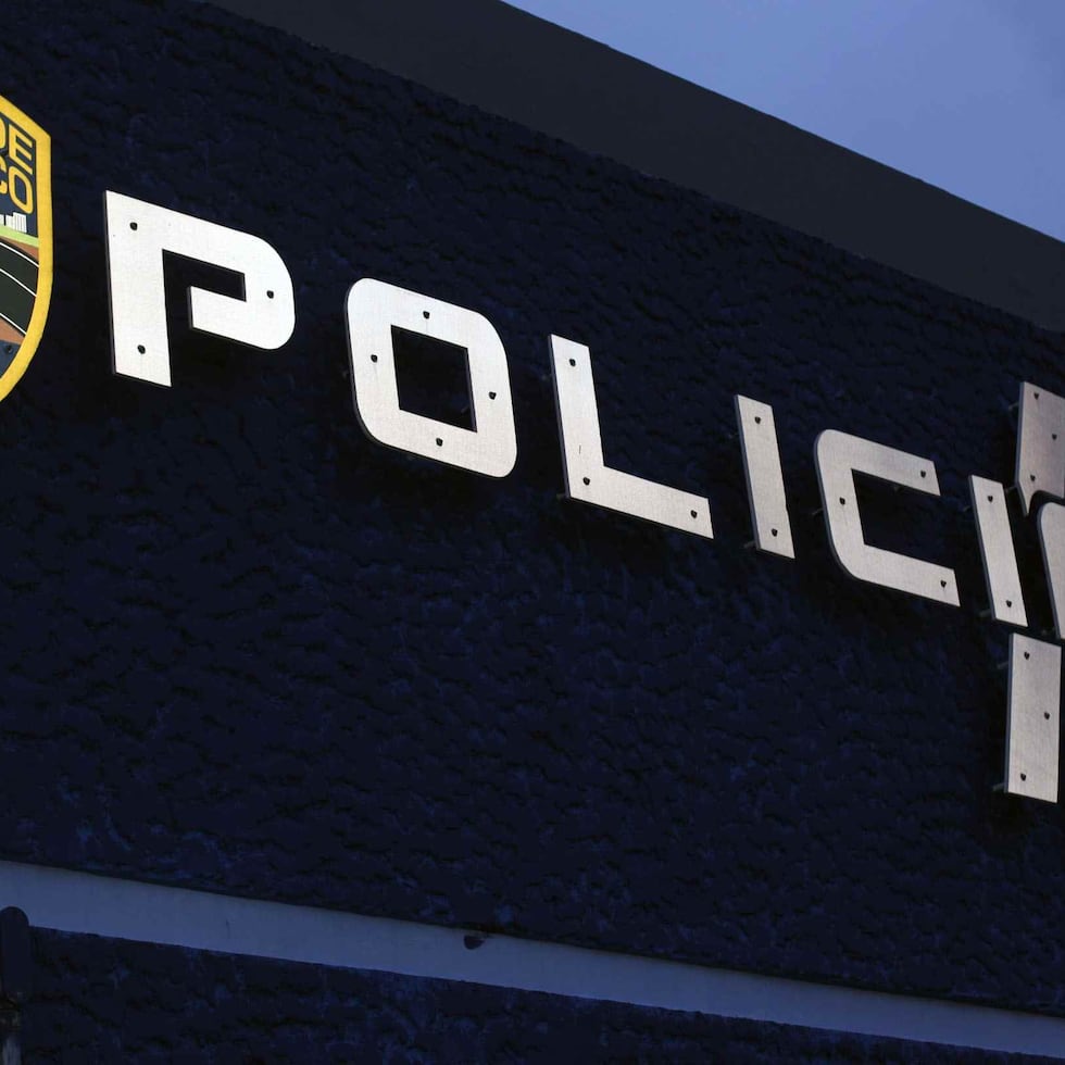 Personal del precinto policíaco de Hato Rey Este se encontraba en la escena pasadas las 9:00 a.m. y el fiscal de turno se dirigía al lugar.